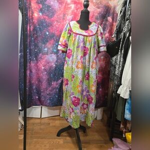 Vintage Colorful Floral Muumuu Muʻumuʻu Dress Unique Collar